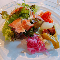 Cucina Italiana 東洞 - 生ハムサラダ　キャロットラペ　ピクルス