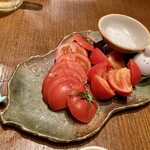 Izakaya Katsuki - フルーツトマトは甘い、
                      塩をちょい付けしてスイカ的な食べ方？