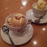 フォーハーツカフェ - バニラアイスのエスプレッソかけ