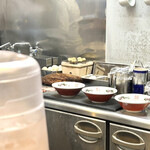 コトノハ - 岩手鴨のつくねを備長炭で炙ってからトッピングしてもらえます。