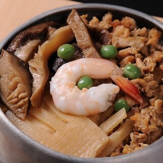 <Kamameshi> is carefully cooked and served after your order!