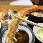 天ぷら割烹 いけだ - しっかりと大ぶりな海老