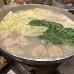 博多味処 すきやき・水たき いろは - つみれ派とかしわ派に分かれます。