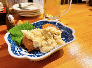 Shirokuma Shokudou - かきクリームコロッケ(中の温度は⤵︎ )
                        タルタルはお漬物かなパリパリしてました