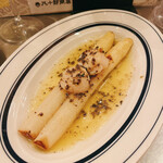 Ayasewaimbaruhachijuuroushouten - 活き帆立とホワイトアスパラのポワレ  トリュフバター　¥990