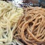 飯田商店 - これでもかと混ぜます。