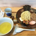 飯田商店 - つけ麺（塩）は、つけ汁が卵の白身のような色