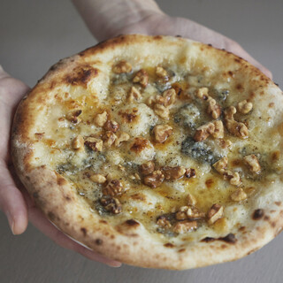 もっちり食感のピッツァはいかが♪小さめサイズでシェア出来る！