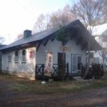 アースキッチン - 外観写真:長野県飯綱高原の大座法師池近く。