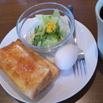 Koohii Koubou Naganawa - アイスコーヒー（380円）、モーニングサービス（トーストはイチゴジャム）