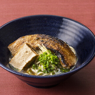 王道到創意的咖哩、奶油等多種風味的【沖繩蕎麥麵】