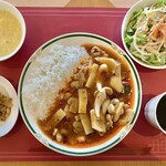 Chainizu Resutoran Fuu - 日替りランチ『豚肉と海老の(火鍋味)煮込み丼』(サラダ、ザーサイ、スープ、ドリンク、デザート付き)@1100
