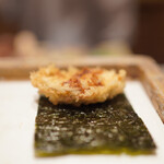 日本橋 蕎ノ字 - 牡蠣② カエシを塗って海苔で巻く