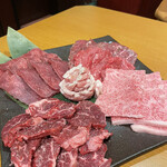 新橋 炭火焼き黒毛和牛 最大129種食べ放題 焼肉 天龍 - 
