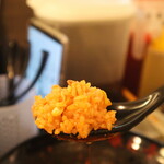 Kasugatei - 溶岩担々麺の辣油ソースを追い飯に染めた状態