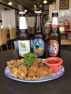 Ba Nki Rao - タイのビールは3種類、すごく飲みやすい。下はガイトードカティアム、鳥からニンニク風味、ビールにいいですね！