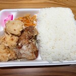 元祖からあげ本舗 だるま - 本舗の三冠王弁当 745円