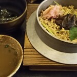 Sumiyaki Kaminari - 釜めし。これだけウーン