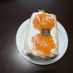 TOMATOMAとつか - フルーツサンド　みかん