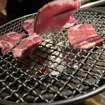 Sumibiyakiniku Horumon Warau Kado Niha Niku Kitaru - 