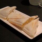 DEN - 燻製たまごのホットサンド