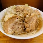 ラーメン二郎 - 小ラーメン　豚を取り出してカシャ！