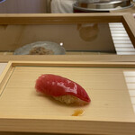 鮨おばな - マグロ背鰭の脇 一冊しか取れない部位