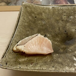 鮨おばな - 鰆たたき 藁炙り 塩は勝浦産太古の塩