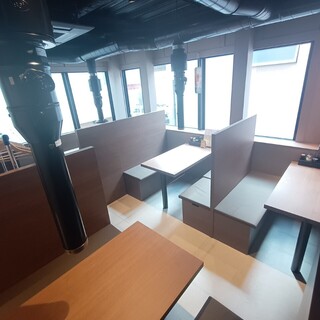 ゆっくり食事とお酒が楽しめる落ち着いた雰囲気が自慢