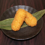 Aoi Dori - カニクリームコロッケ Crab cream croquette【新商品】とろっととろけるカニクリームが出てきて、口の中でのサクサクの衣との食感がたまらなくおいしいカニクリームコロッケ１個。