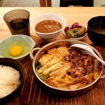 よかたい - 　牛すき焼き鍋定食　950円