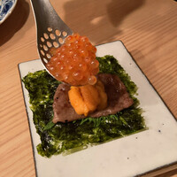 肉亭ふたご iki 本郷三丁目店 - いくらを載せて