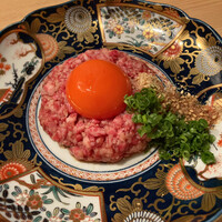 肉亭ふたご iki 本郷三丁目店 - 粋なユッケ