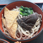 Michinoeki Inagawa Sobanoyakata - お揚げと椎茸、青菜が載ってます