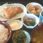 魚半 - 【2013/4】ランチ・平日日替わり定食800円・タラのフライ、ナポリタンスパゲティ、ホウレン草の御浸し