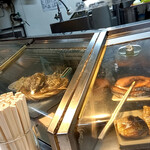 エビス屋昼夜食堂 - 食べたいものを指さして「これちょうだい！」と店員さんに伝えましょう！