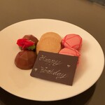 ホテル ラ・スイート神戸ハーバーランド - お祝いのお菓子