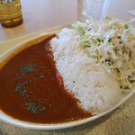 Roiyaru Kari- - サラダカレー750円(税込)マトンの辛さホット。
                        普通盛りなのにご飯が他店の大盛レベル！
                        そしてサラダがスーパーとかにある袋サラダ位の量でモリモリ！サラダの下はお皿の底までサラダでした！