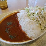 ロイヤルカリー - サラダカレー750円(税込)マトンの辛さホット。
      普通盛りなのにご飯が他店の大盛レベル！
      そしてサラダがスーパーとかにある袋サラダ位の量でモリモリ！サラダの下はお皿の底までサラダでした！