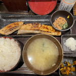 しんぱち食堂 - 私→サーモンハラス干し定食(ご飯大盛)+納豆＋卵
