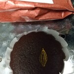 虎屋菓寮 - 餡焼き　カカオの焼印金色　黒糖味強め