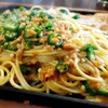 葡麗紅 - オクラ納豆スパゲッティ　鉄板のせ(￥1320)。考えたオーナーさんは天才っすわ！