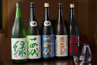 Ichiba Shokudou Sakana Ya - 《プレミアム地酒》
                        プレミアムなお酒多数取り揃えております。
                        季節商品もあります