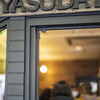 Yasuda Burger - 店舗入り口。