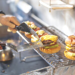 Yasuda Burger - 調理風景グラフィティ。