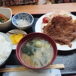 Yorimichi - 生姜焼定食¥900。美味しい。