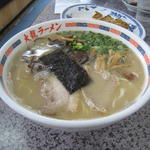 大龍ラーメン - らーめん大盛と餃子です。