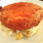 グリーティング - キャベツのサラダみたいなのの上に乗っかってます。