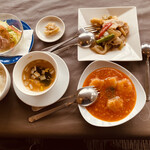 龍天楼 - 週替りランチ＝1500円
      (海老のチリソース＋豚肉と搾菜の炒め物)