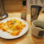 初かすみ酒房 - ポテトサラダのチーズ焼き ＆ 燗酒